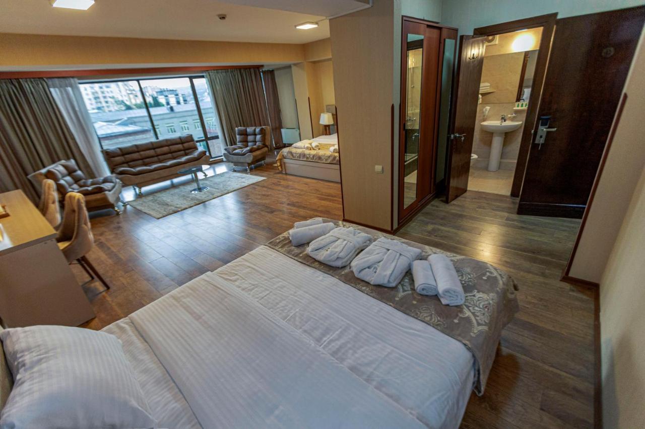 Pino Vere Palace Hotel Tiflis Dış mekan fotoğraf