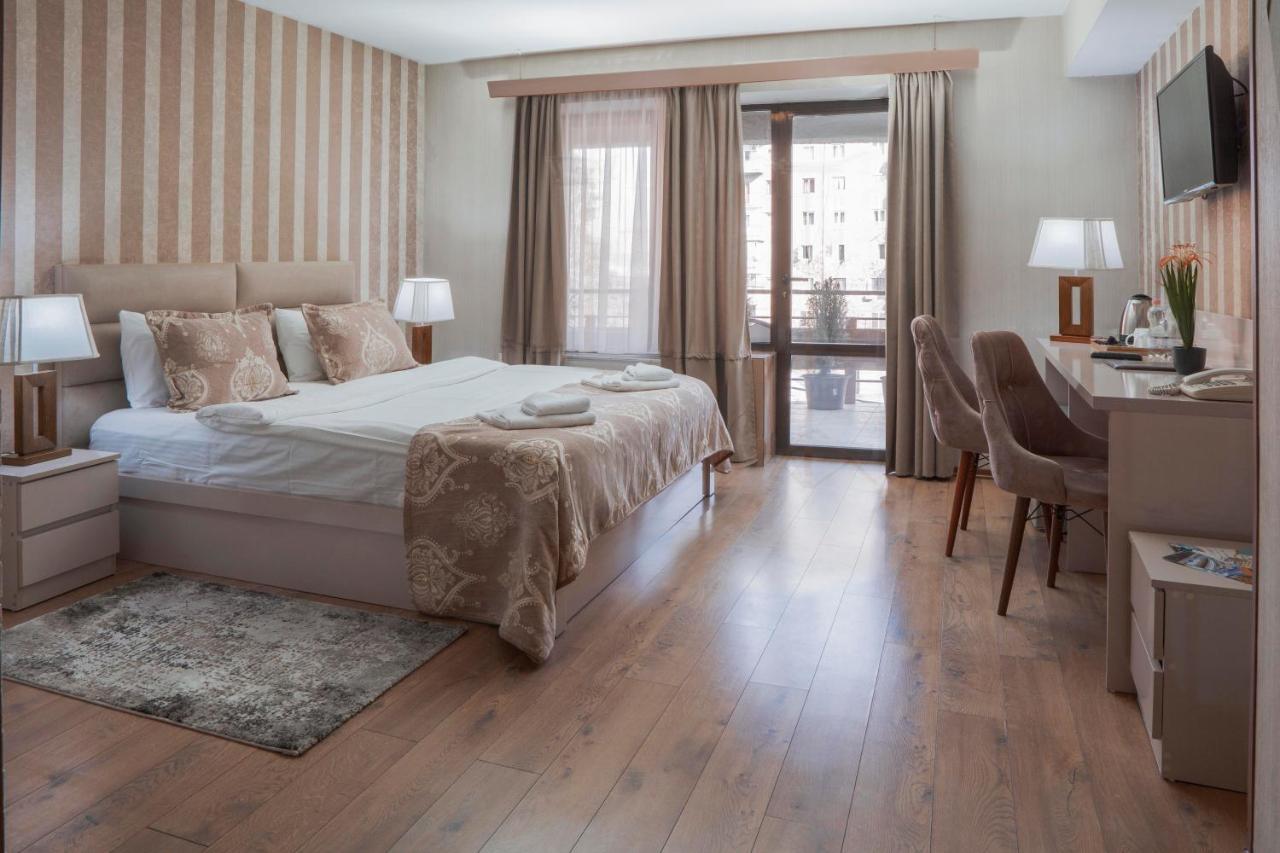 Pino Vere Palace Hotel Tiflis Dış mekan fotoğraf