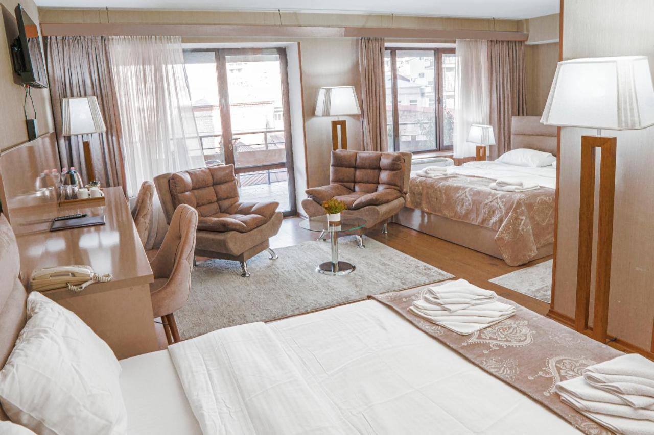 Pino Vere Palace Hotel Tiflis Dış mekan fotoğraf