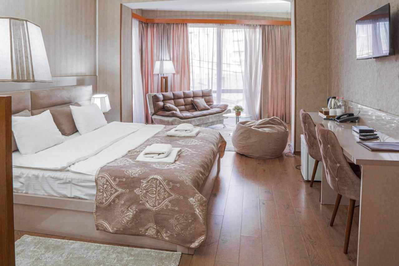 Pino Vere Palace Hotel Tiflis Dış mekan fotoğraf