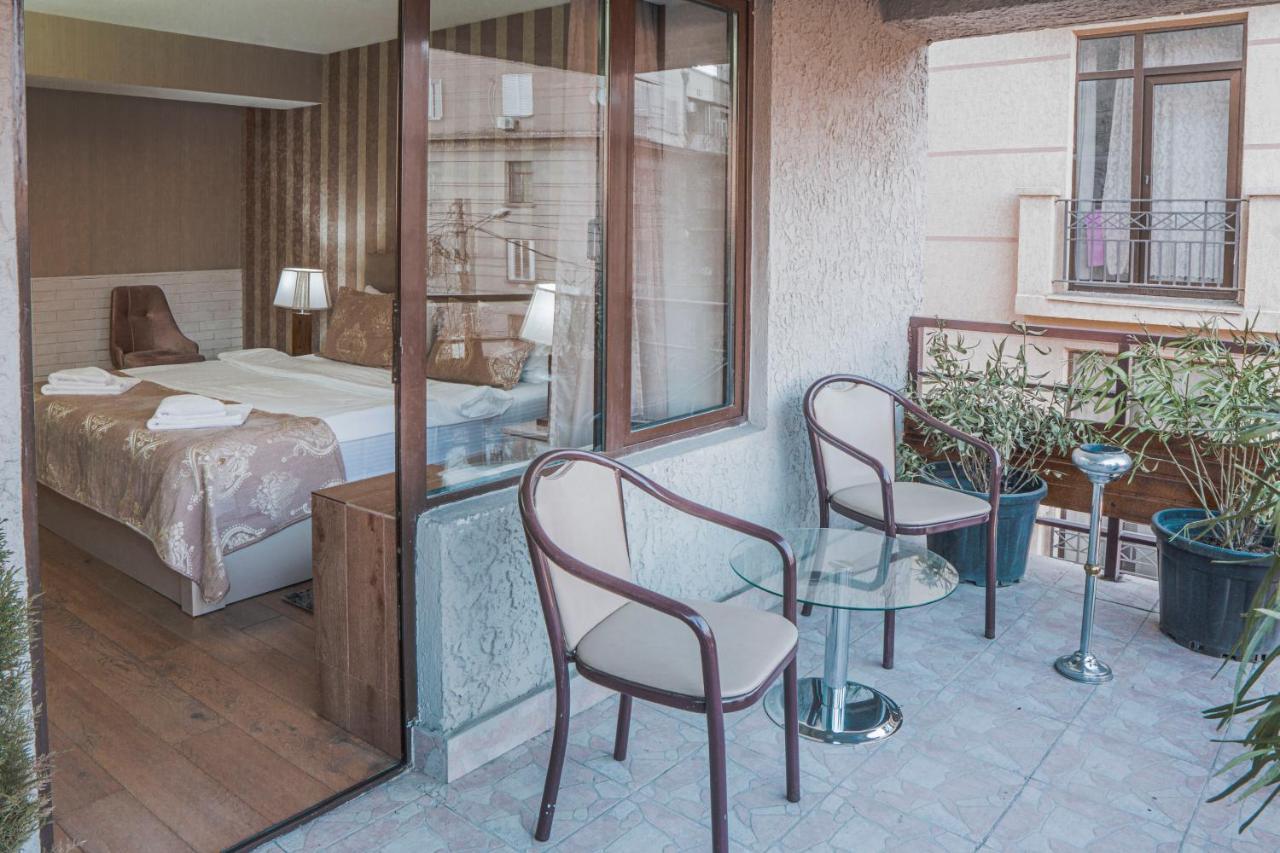 Pino Vere Palace Hotel Tiflis Dış mekan fotoğraf
