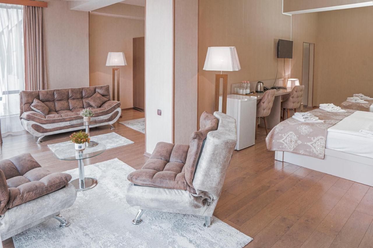 Pino Vere Palace Hotel Tiflis Dış mekan fotoğraf