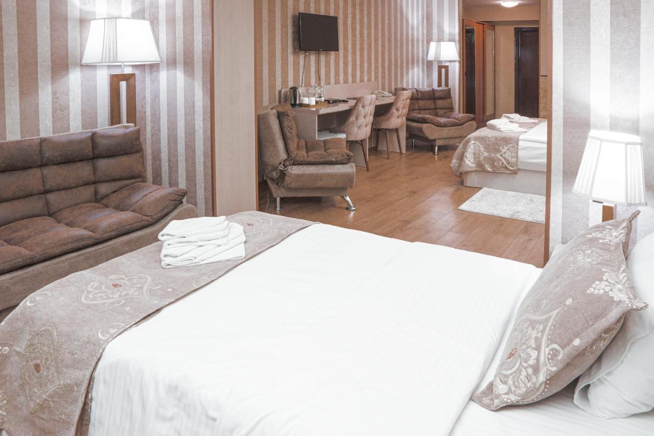 Pino Vere Palace Hotel Tiflis Dış mekan fotoğraf